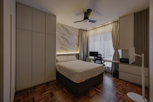 Minimalist Bedroom at Heritage View
