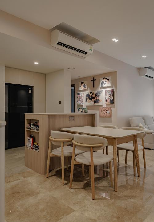 Minimalist Dining Room at Heritage View