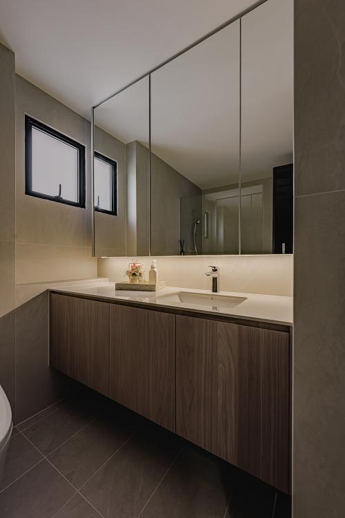 Minimalist Bathroom at Heritage View