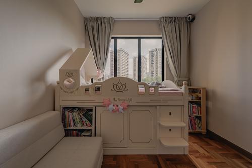 Minimalist Bedroom at Heritage View