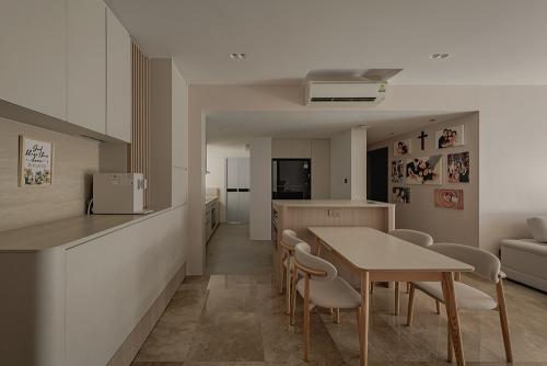 Minimalist Dining Room at Heritage View