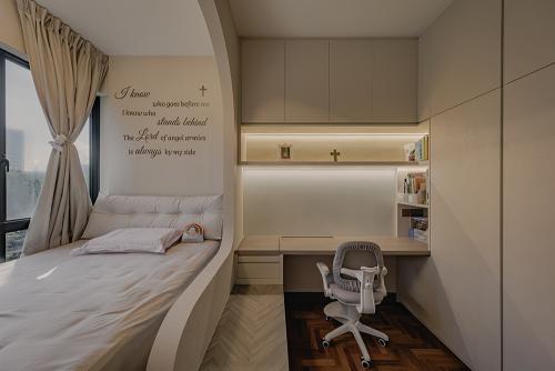 Minimalist Bedroom at Heritage View