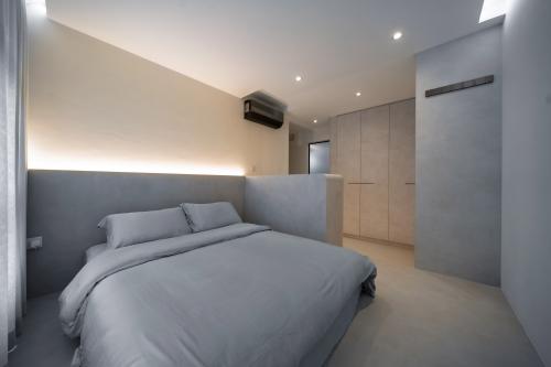 Modern Bedroom at Tampines St 96
