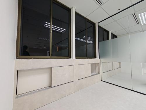 Contemporary Office at Shaw Centre