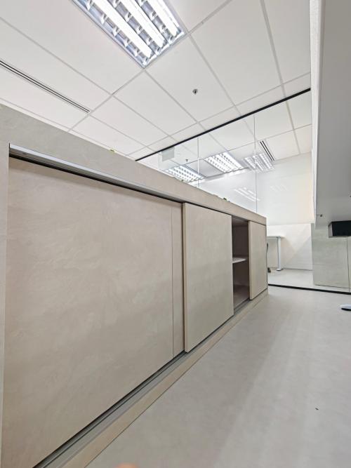 Contemporary Office at Shaw Centre