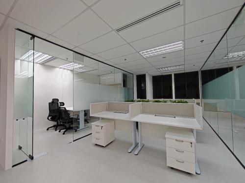 Contemporary Office at Shaw Centre