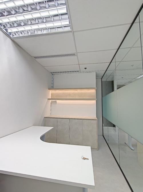 Contemporary Office at Shaw Centre