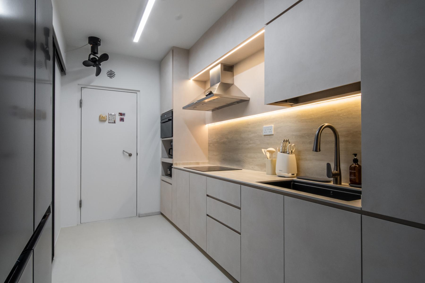 Modern Kitchen with Countertop and Kitchen Backsplash