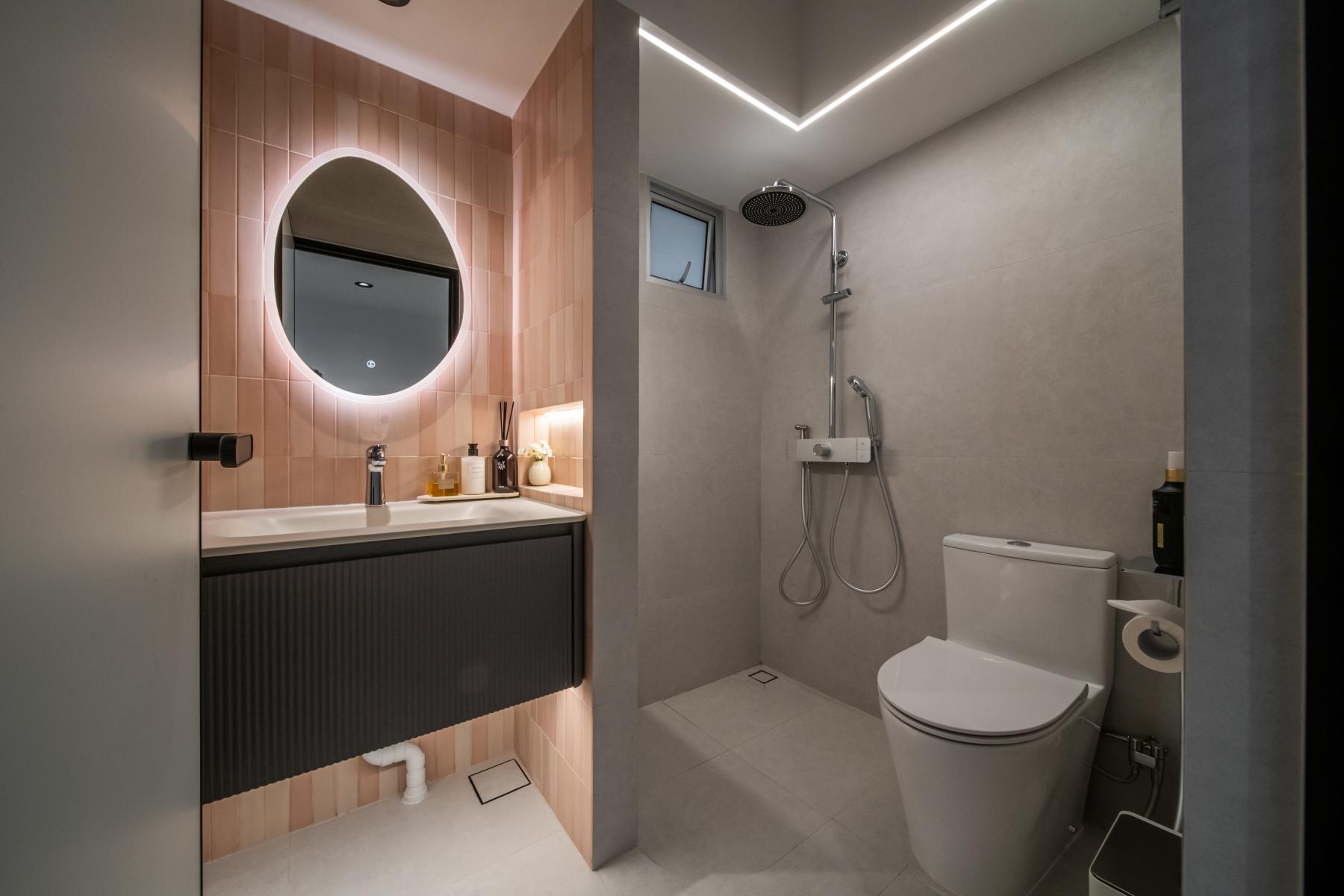 Modern Bathroom with Homogeneous Tiles and Mirror