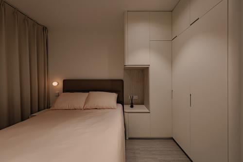 Modern Bedroom at Hougang Olive
