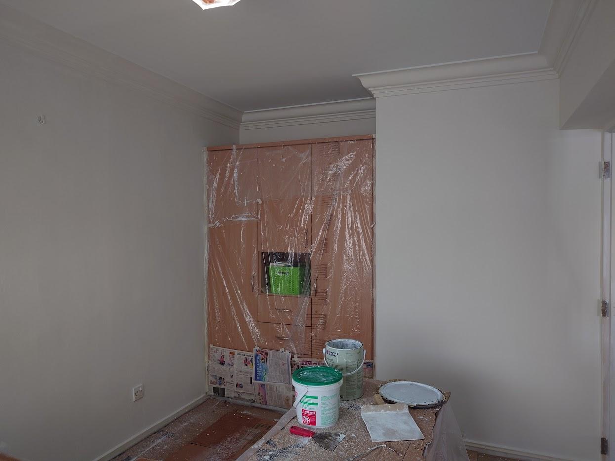 Asian Bedroom with Vinyl Flooring and Cove Lighting