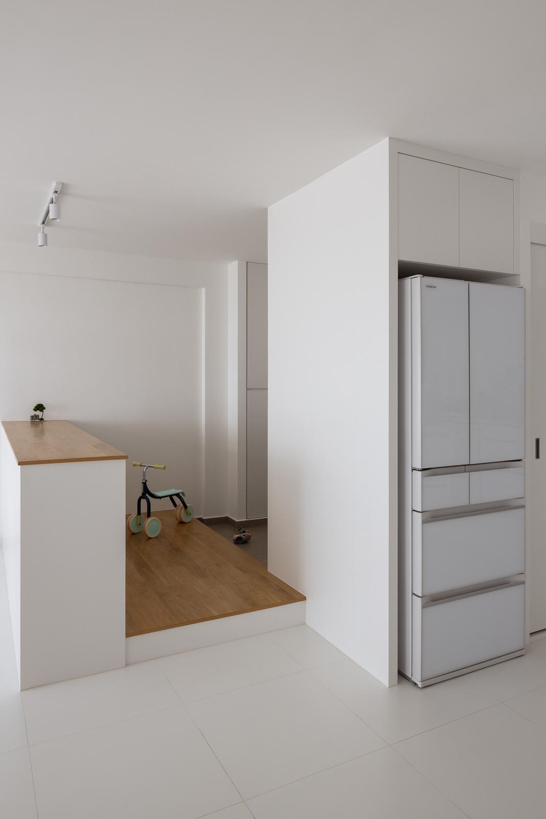 Minimalist Kitchen with Homogeneous Tiles and Wood Flooring