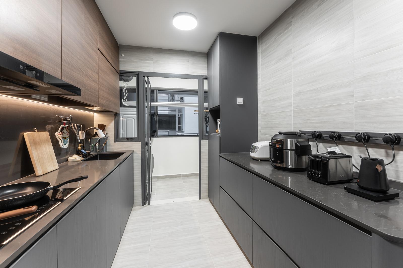 Contemporary Kitchen with Countertop and Homogeneous Tiles