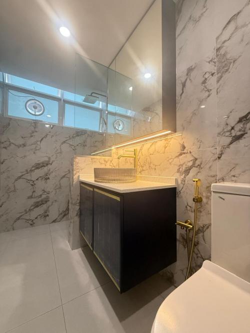 Contemporary Bathroom at Sherwood Condominium