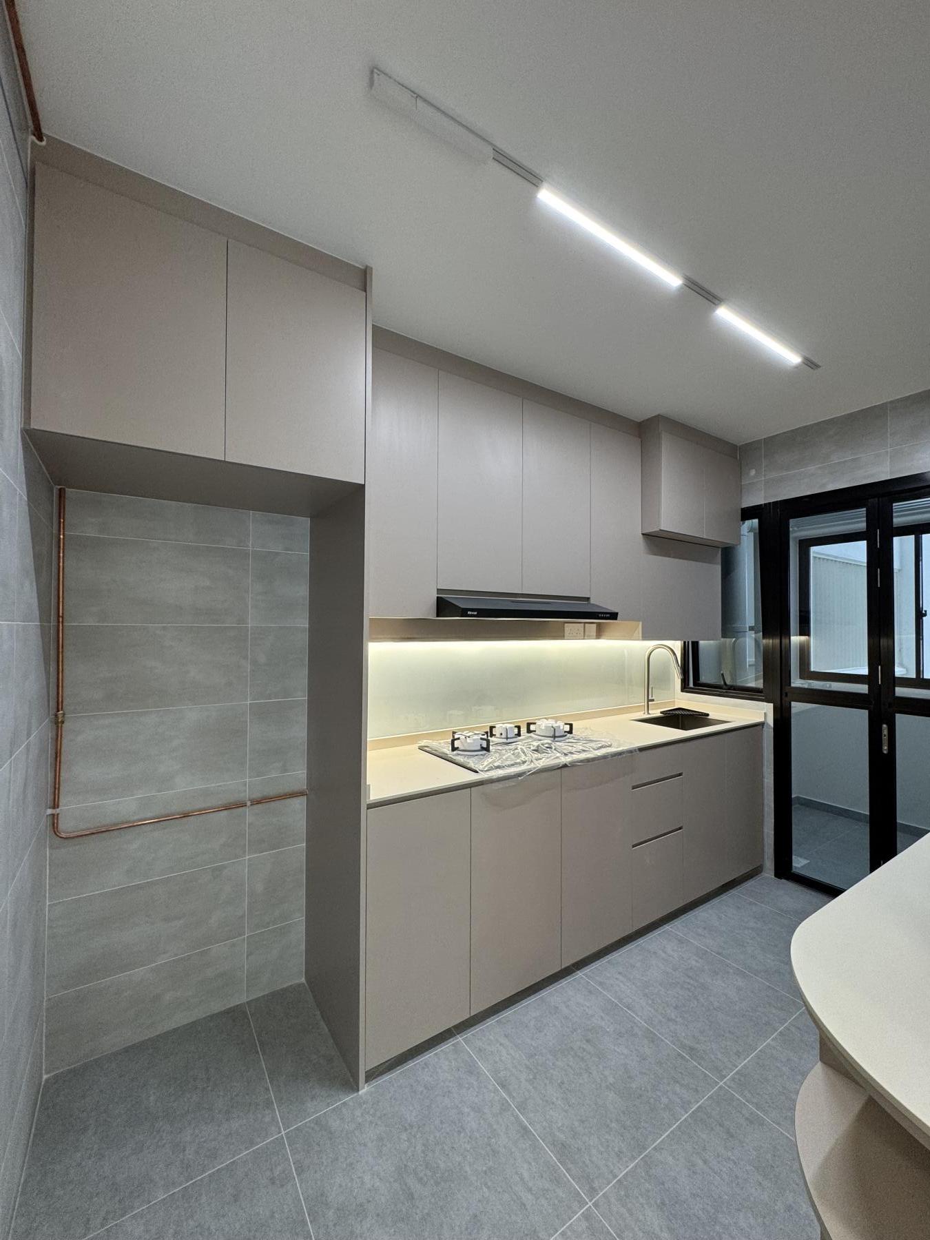 Minimalist Kitchen with Countertop and Kitchen Backsplash