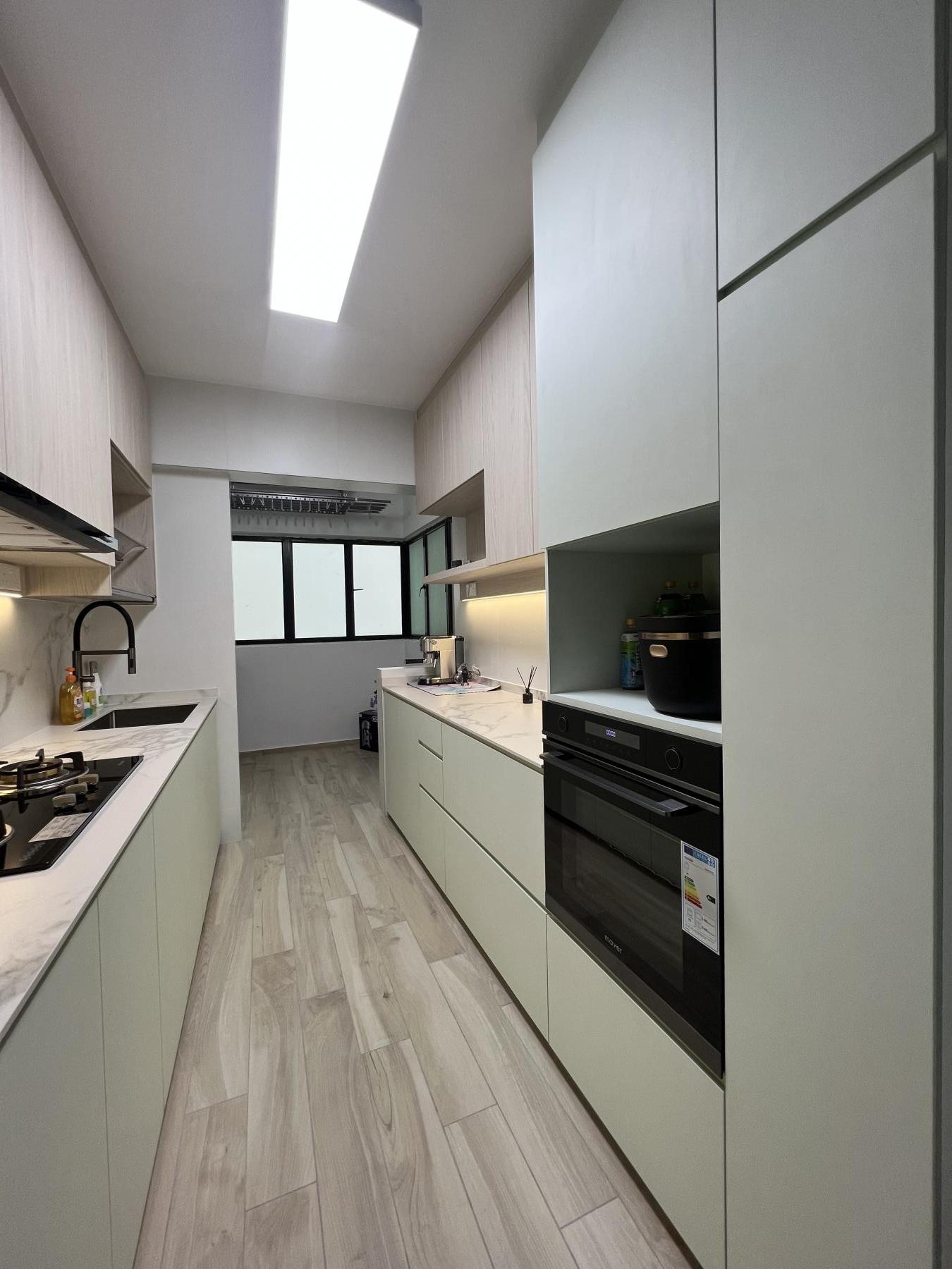 Minimalist Kitchen with Countertop and Homogeneous Tiles