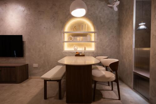 Modern Dining Room at 476B Upper Serangoon View