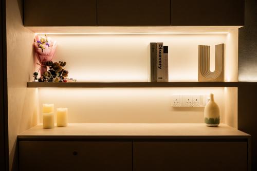 Modern Bedroom at 476B Upper Serangoon View
