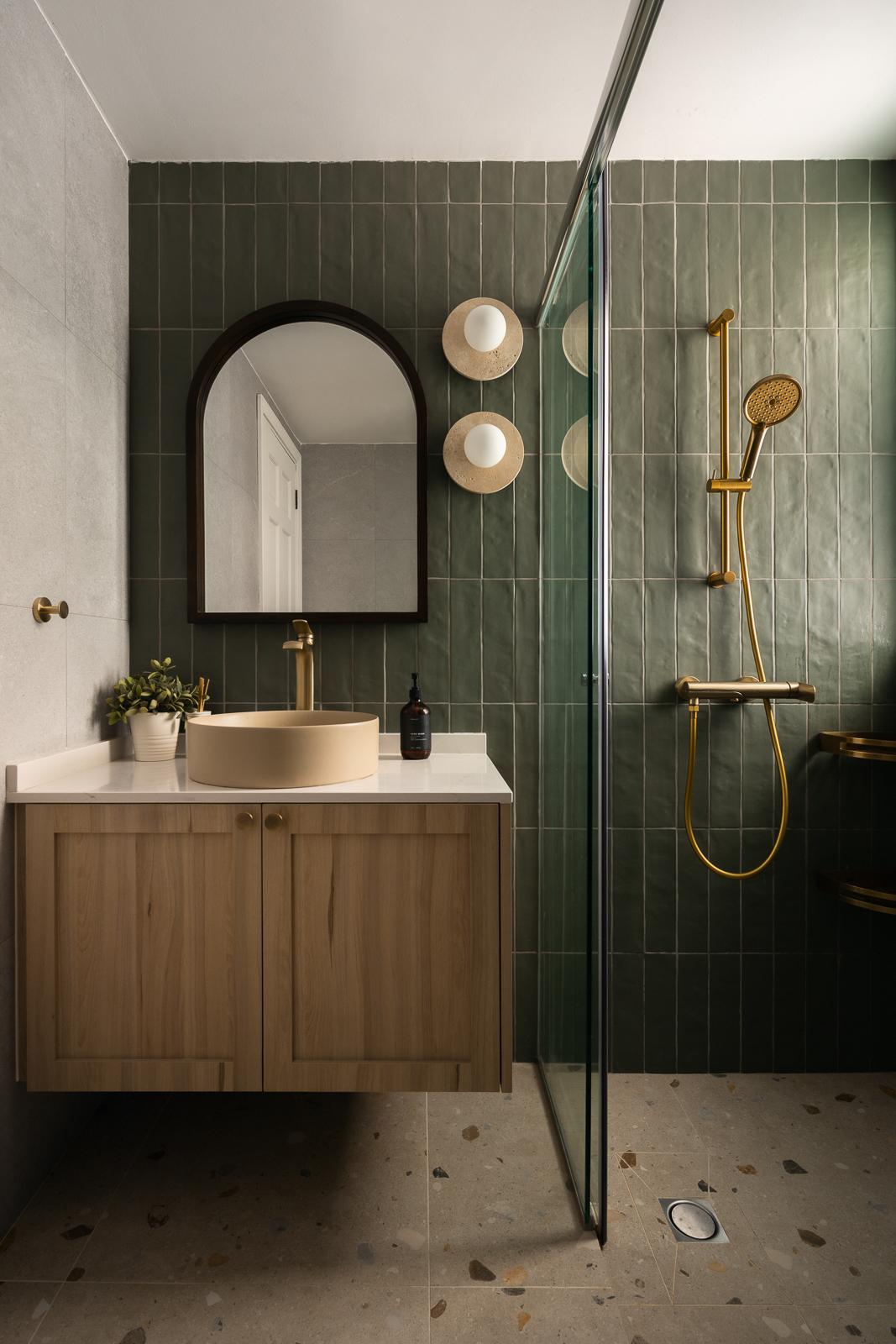 Country Bathroom with Homogeneous Tiles and Mirror