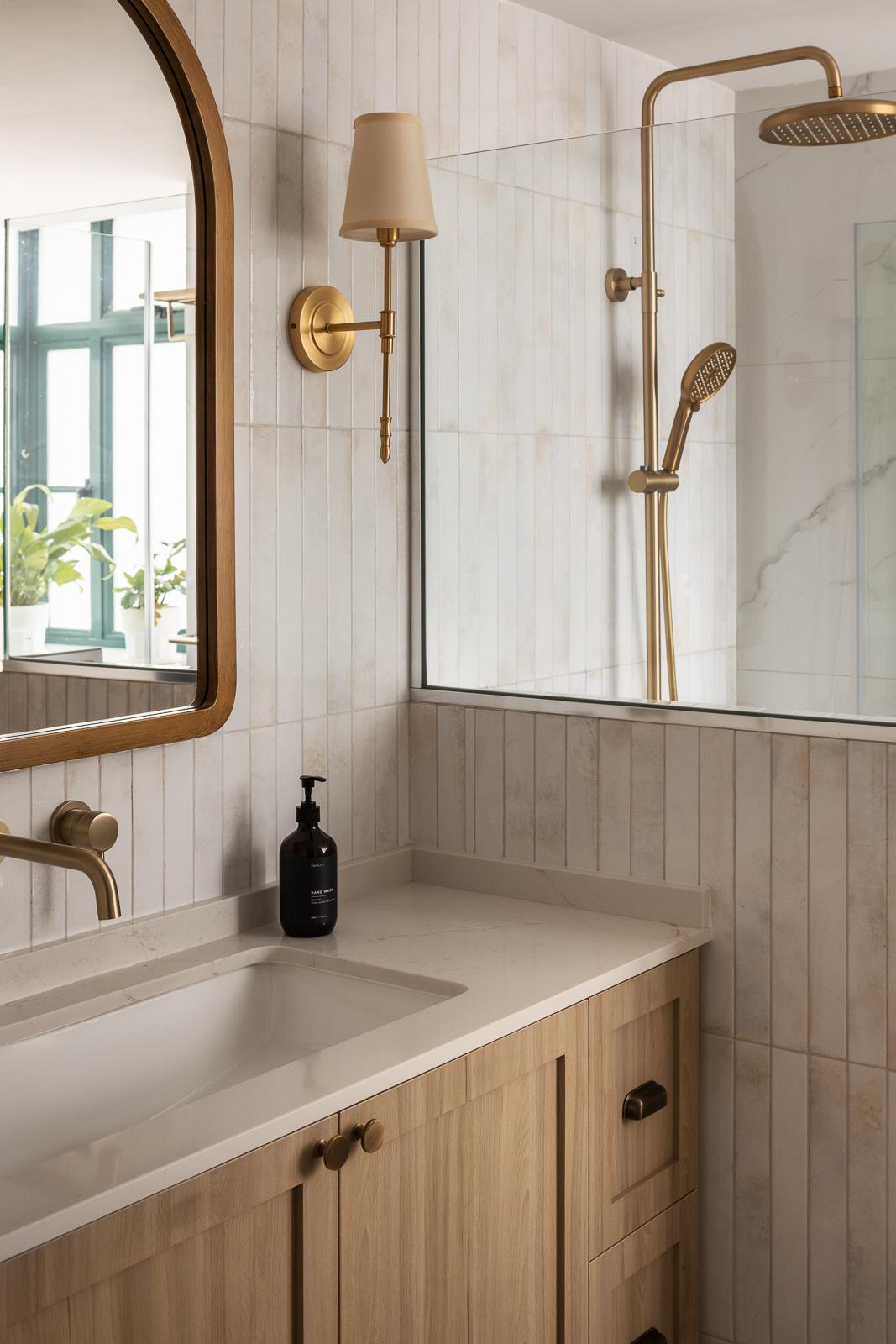 Country Bathroom with Homogeneous Tiles and Mirror