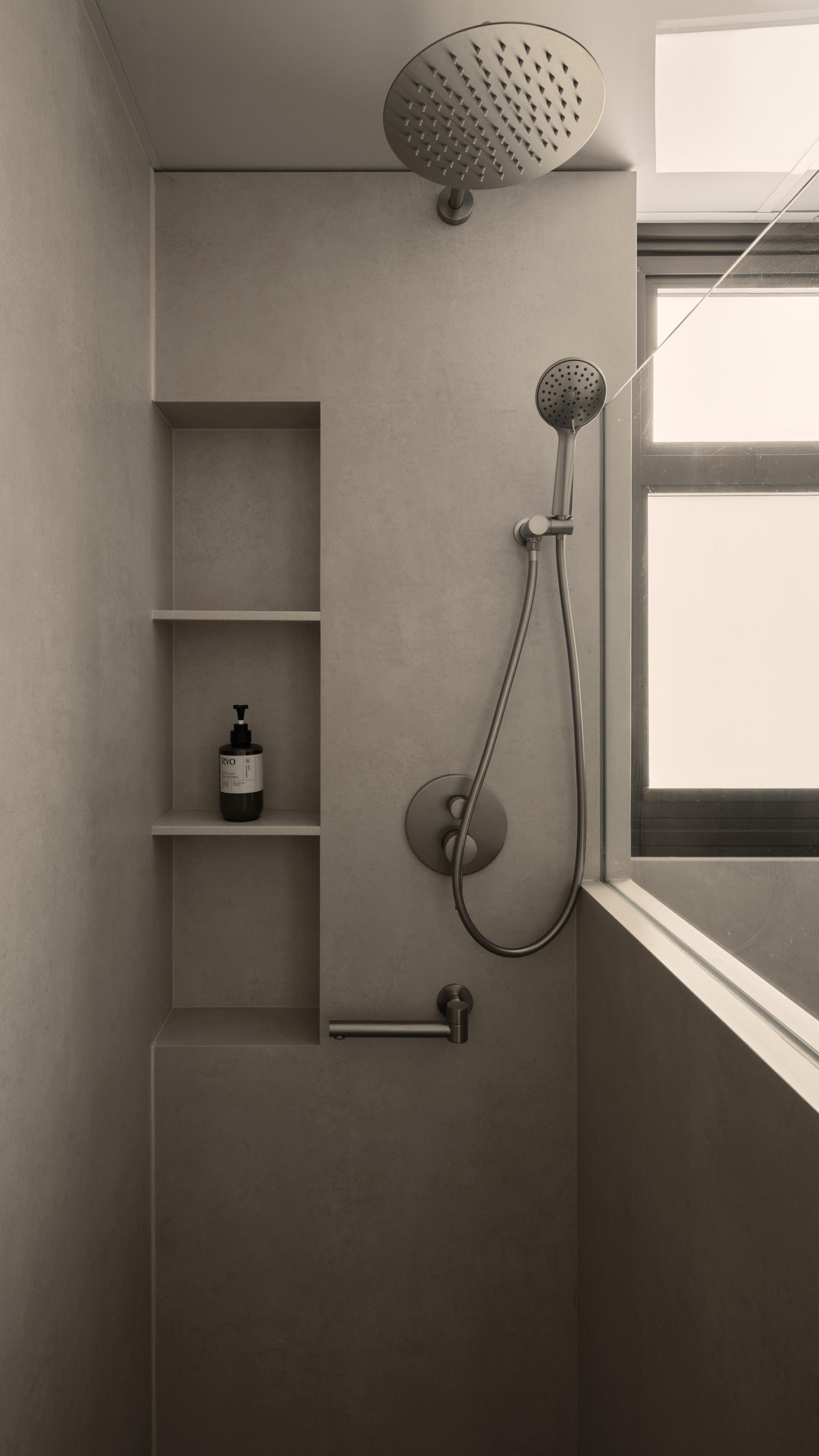 Contemporary Bathroom with Mirror and Rainshower