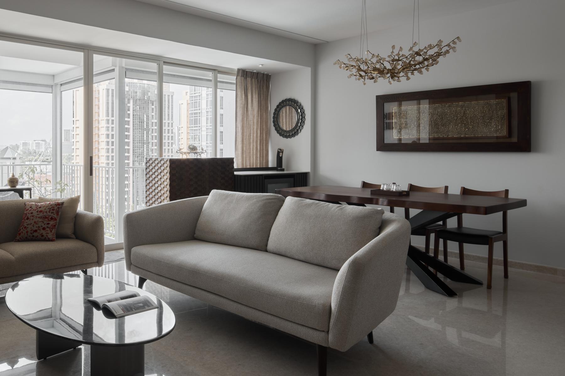 Contemporary Dining Room with Dining Table and Dining Chairs