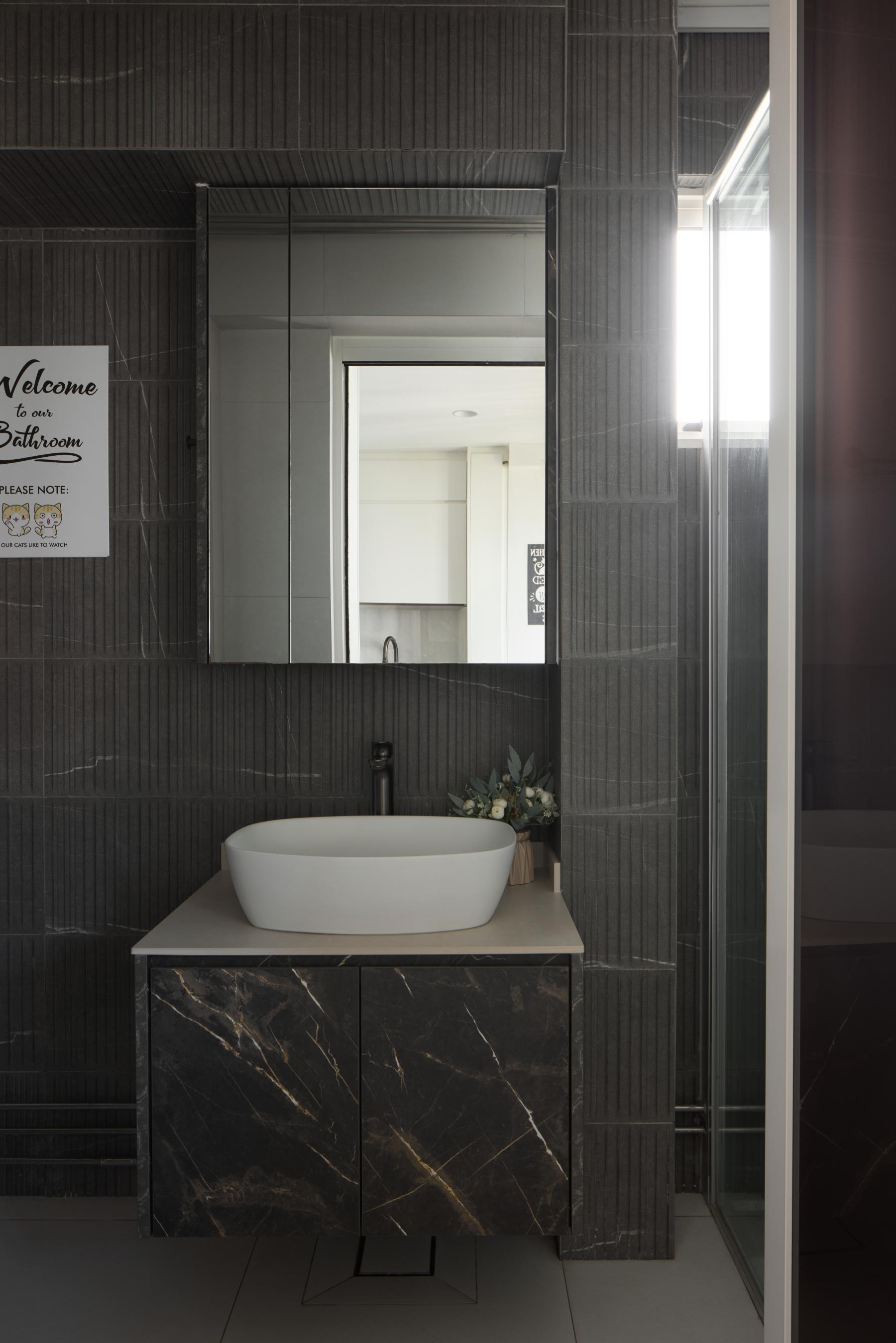 Modern Bathroom with Mirror and Bathroom Storage