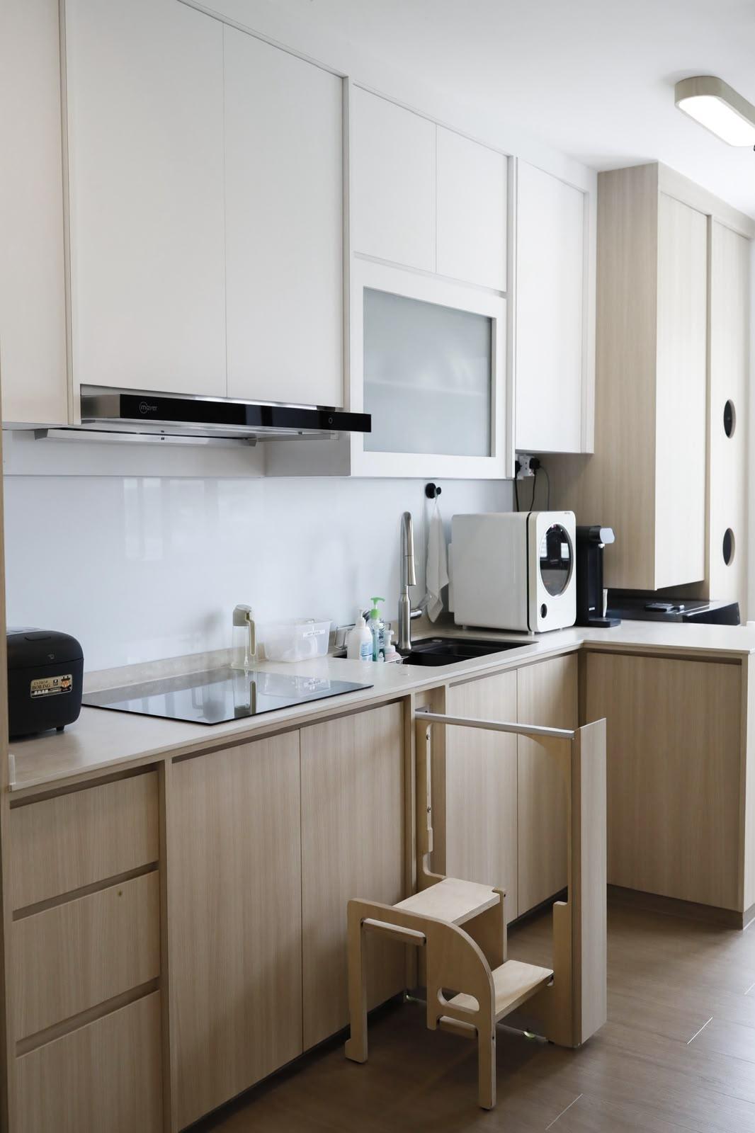 Contemporary Kitchen with Countertop and Vinyl Flooring