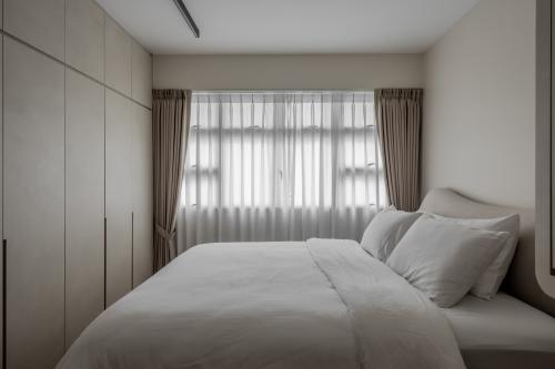 Minimalist Bedroom at 441C Bukit Batok West Ave 8