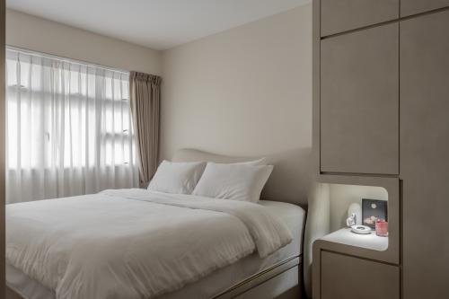 Minimalist Bedroom at 441C Bukit Batok West Ave 8