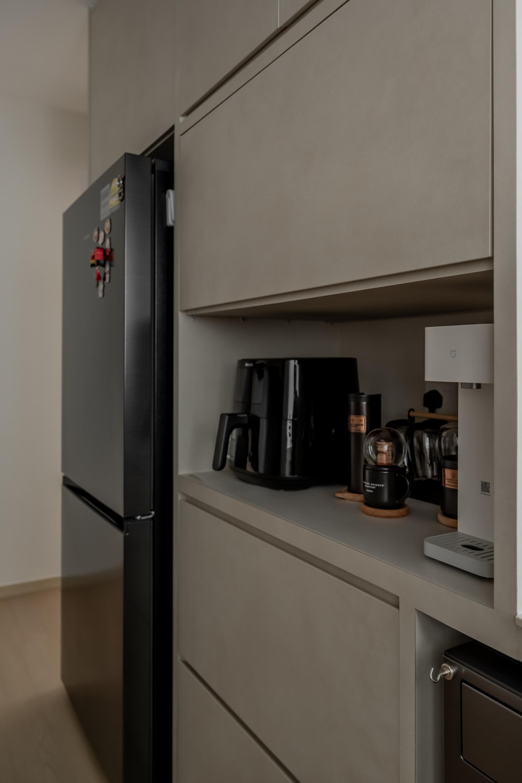 Minimalist Kitchen with Kitchen Accessories and Kitchen Cabinets