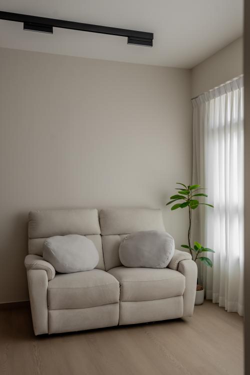 Minimalist Living Room at 441C Bukit Batok West Ave 8