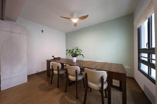Minimalist Dining Room at 4 Room BTO @ Tampines Green Jade