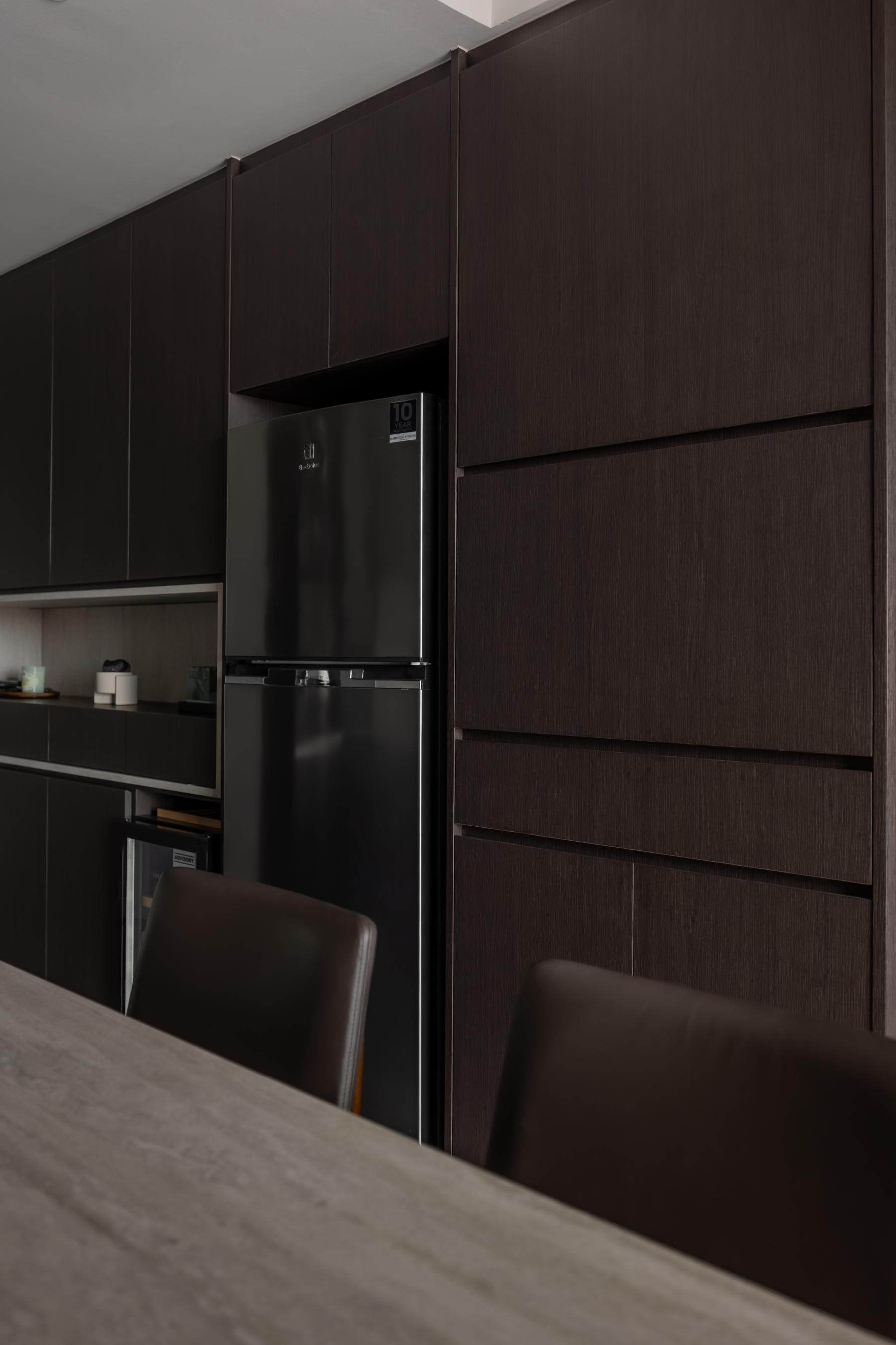 Contemporary Kitchen with Cupboard and Open Kitchen