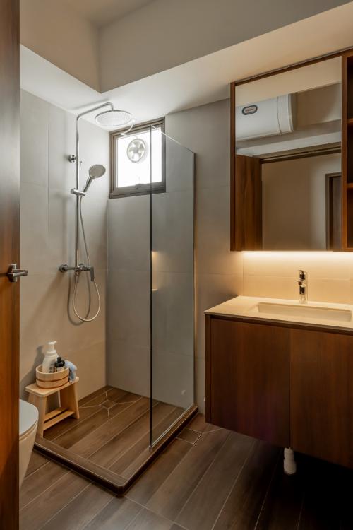 Contemporary Bathroom at 95A Circuit Road