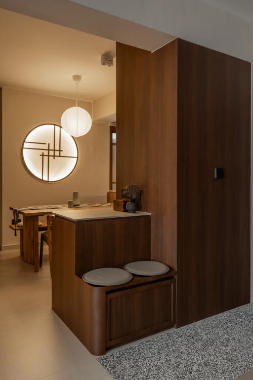 Contemporary Entryway at 95A Circuit Road