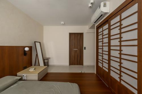Contemporary Bedroom at 95A Circuit Road