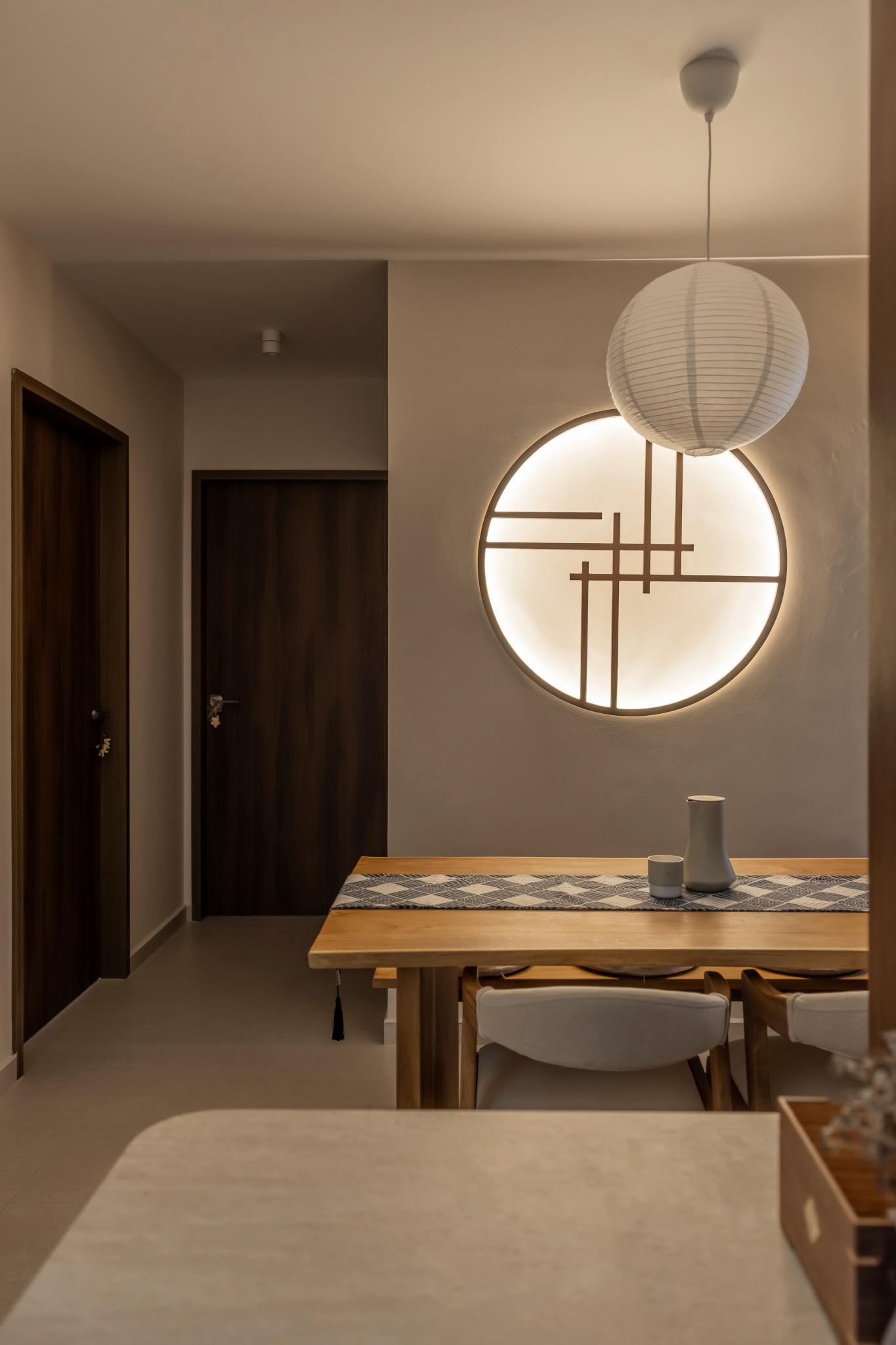 Contemporary Dining Room with Dining Table and Dining Chairs