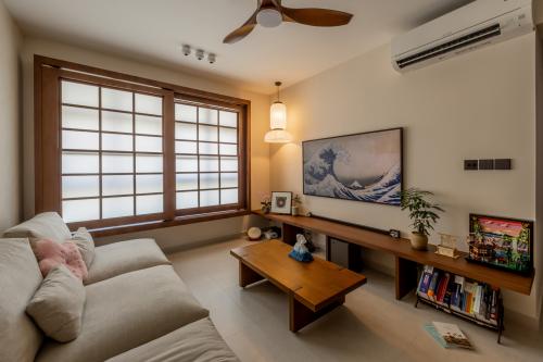 Contemporary Living Room at 95A Circuit Road