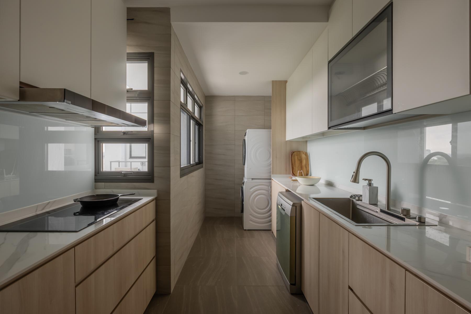 Minimalist Kitchen with Countertop and Kitchen Backsplash