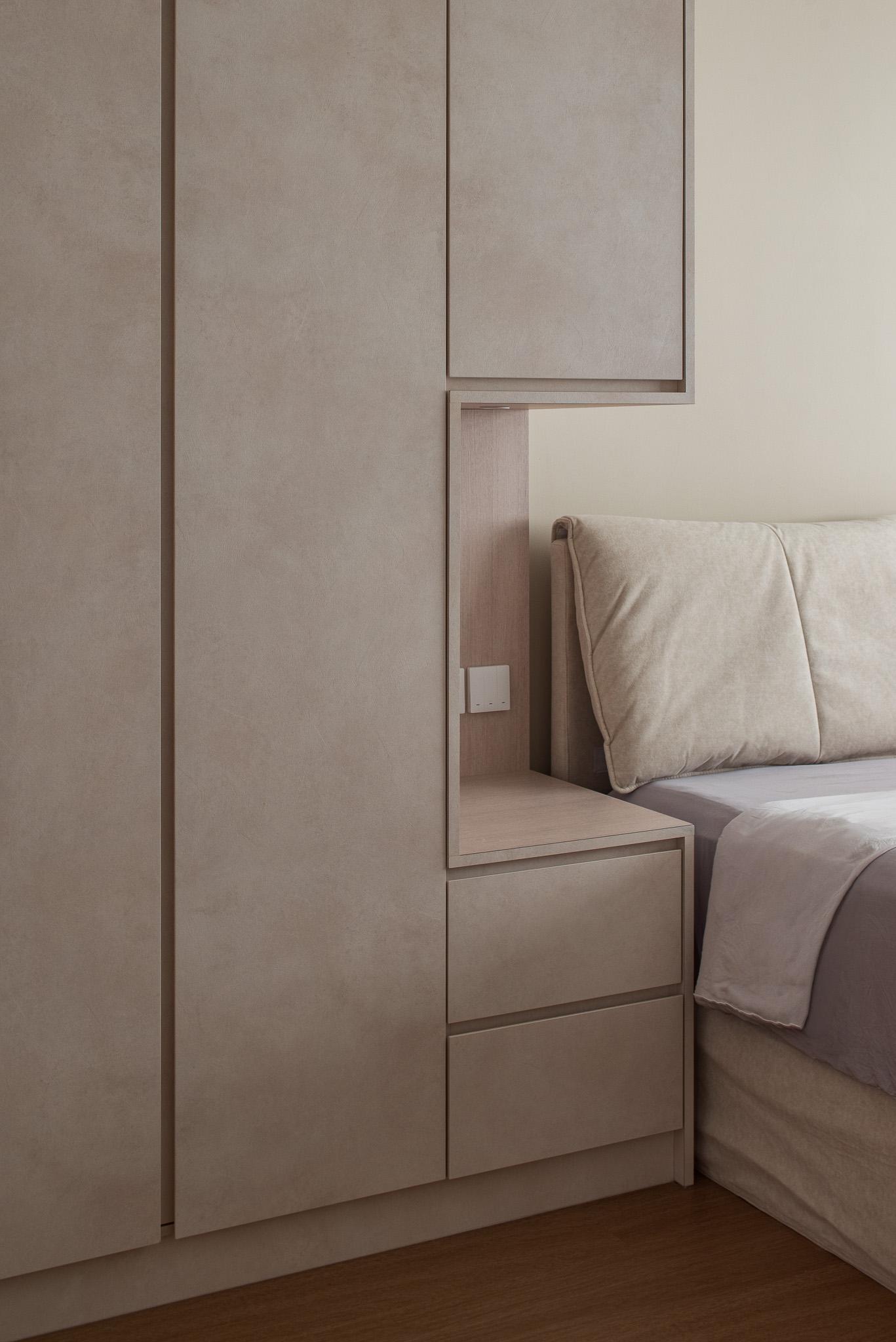 Minimalist Bedroom with Vinyl Flooring and Closet