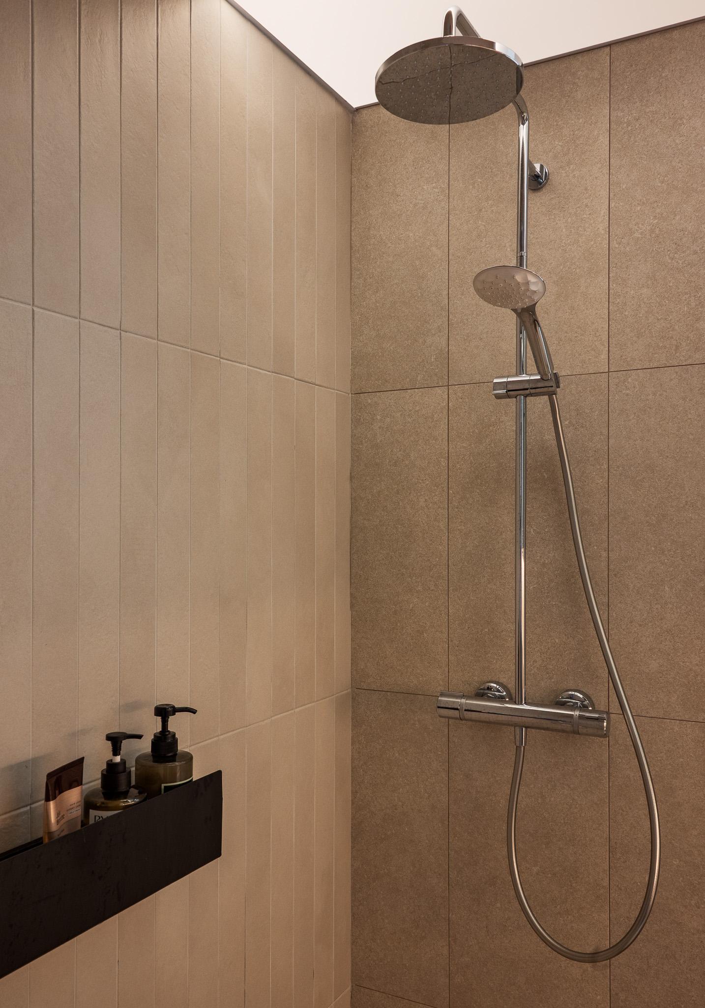 Scandinavian Bathroom with Homogeneous Tiles and Rainshower