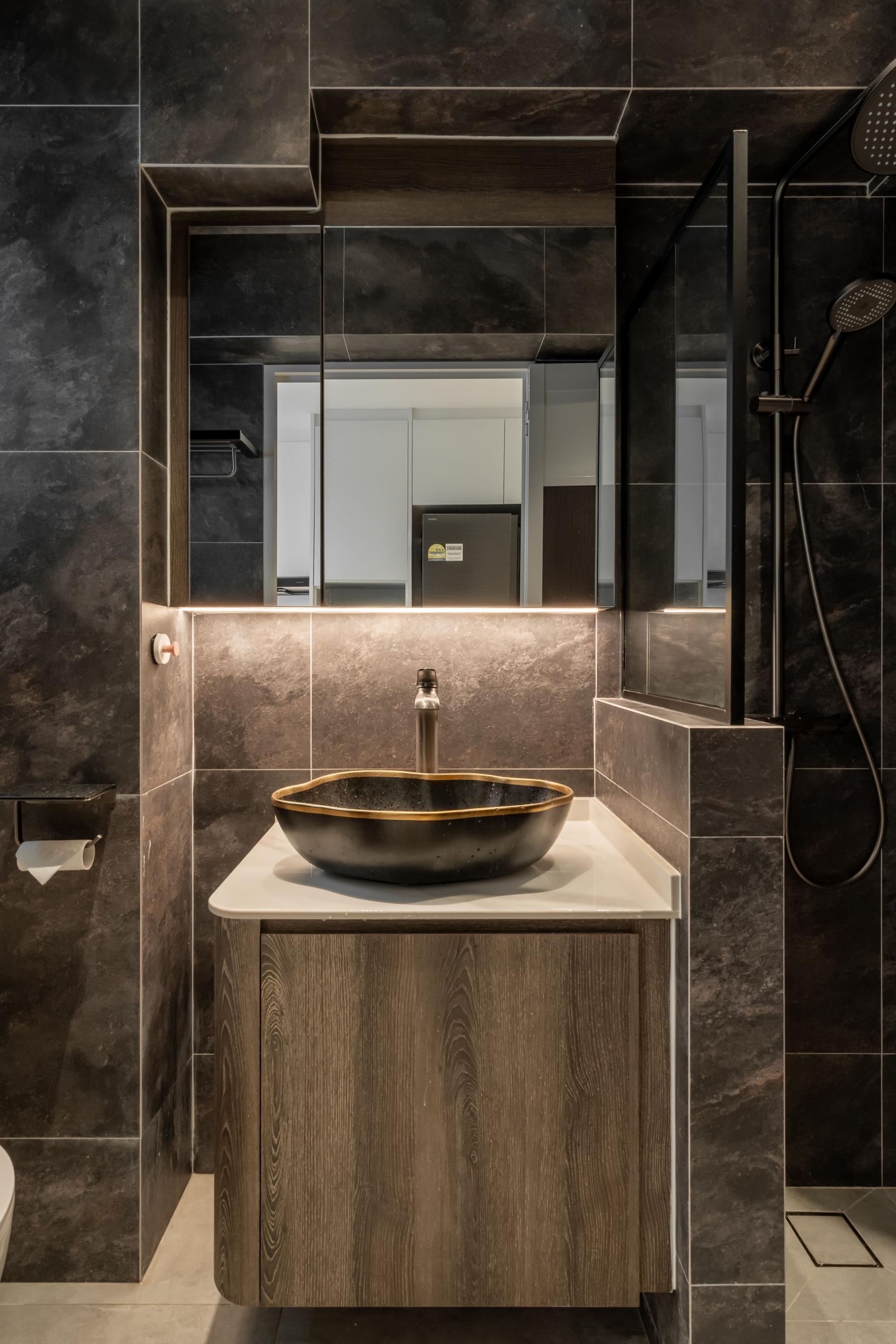 Contemporary Bathroom with Countertop and Homogeneous Tiles
