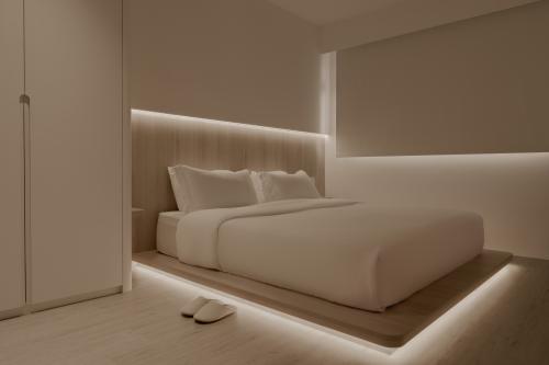 Minimalist Bedroom at 997B Buangkok