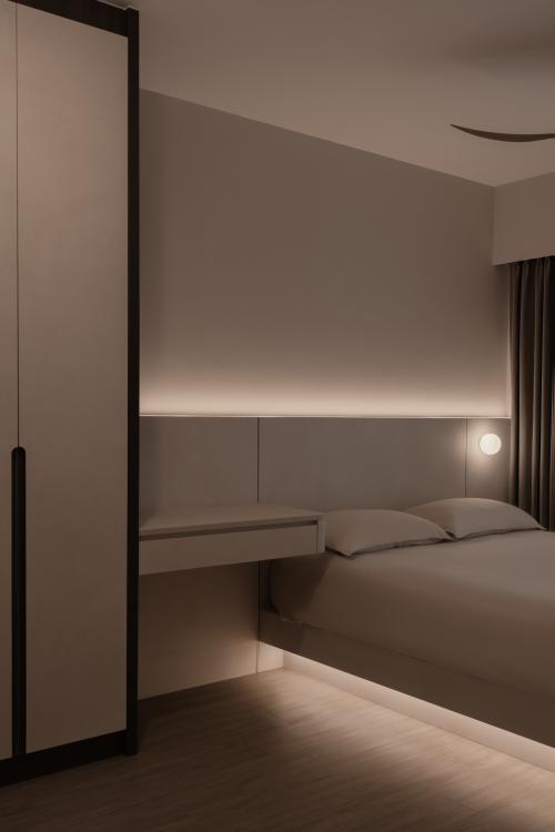 Contemporary Bedroom at 589C Pasir Ris