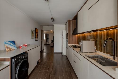 Scandinavian Kitchen at Resale 4 Room HDB @ Delta Ave