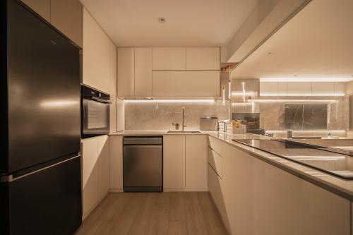 Contemporary Kitchen at Tampines Ave 5