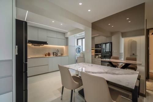 Contemporary Kitchen at MacPherson Weave, Circuit road