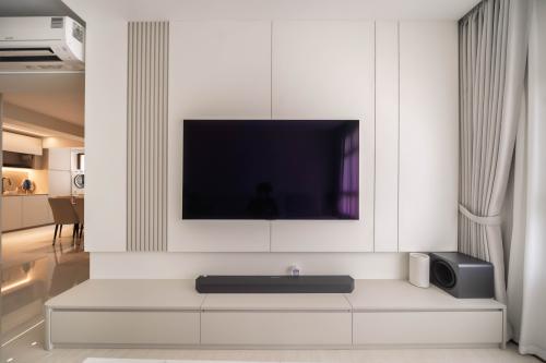 Contemporary Living Room at MacPherson Weave, Circuit road