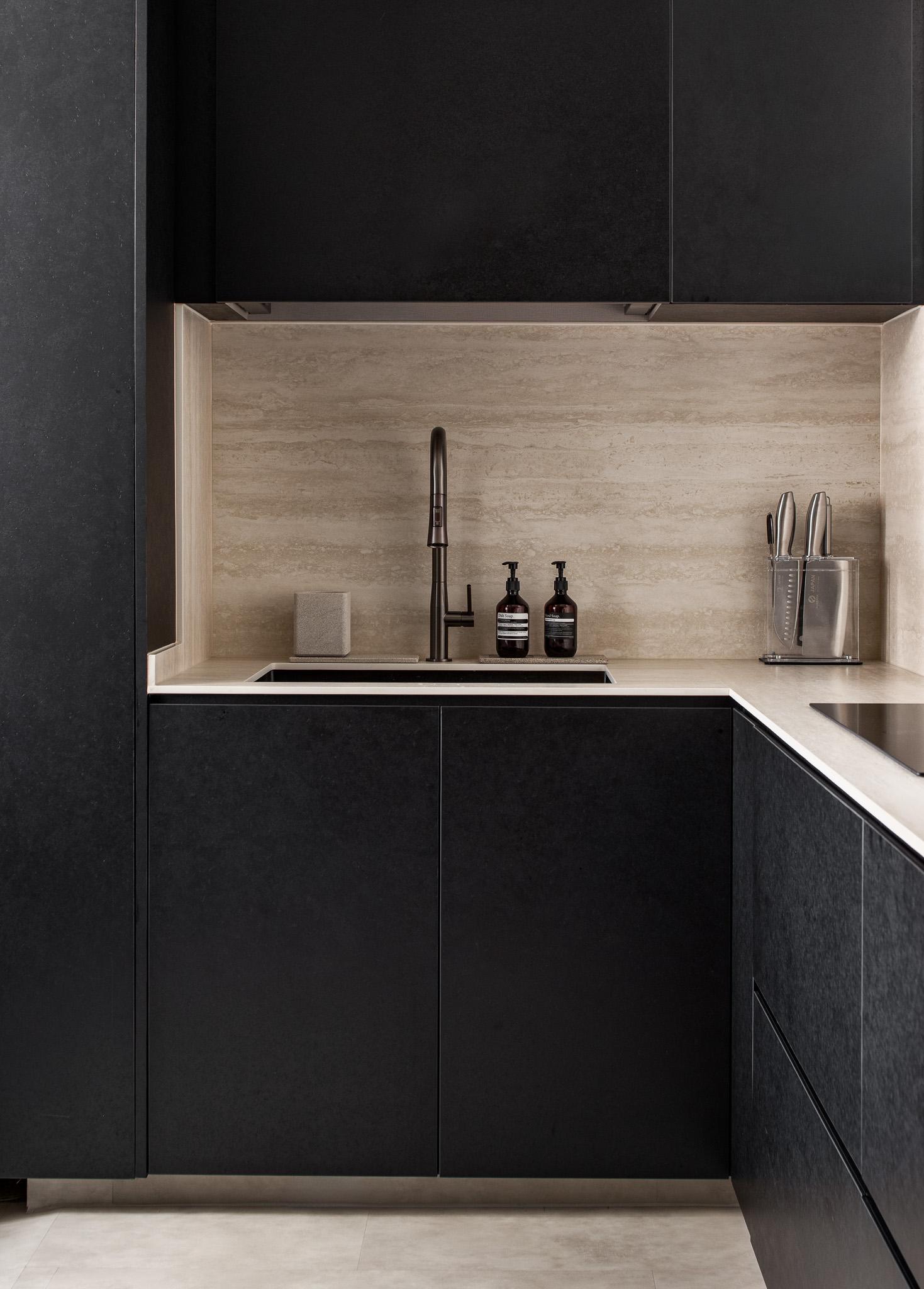 Modern Kitchen with Countertop and Homogeneous Tiles